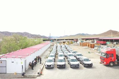 青河縣塔克什肯口岸 領(lǐng)跑新疆公路口岸貨運(yùn)，公路國(guó)際貨代功不可沒(méi)